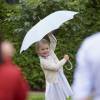 La princesse Estelle de Suède était enjouée et farceuse avec son parapluie lors de la célébration du 38e anniversaire de sa mère la princesse héritière Victoria de Suède à la Villa Solliden, résidence d'été de la famille royale à Borgholm sur l'île d'Öland, le 14 juillet 2015.