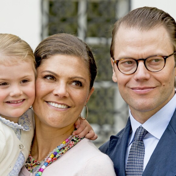 La princesse Victoria de Suède a fêté le 14 juillet 2015 son 38e anniversaire à la Villa Solliden, en compagnie de ses parents, de son mari le prince Daniel, et de leur fille la princesse Estelle, 3 ans, qui a fait le show, comme à son habitude.