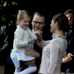 La princesse Victoria de Suède a fêté le 14 juillet 2015 son 38e anniversaire à la Villa Solliden, en compagnie de ses parents, de son mari le prince Daniel, et de leur fille la princesse Estelle, 3 ans, qui a fait le show, comme à son habitude.