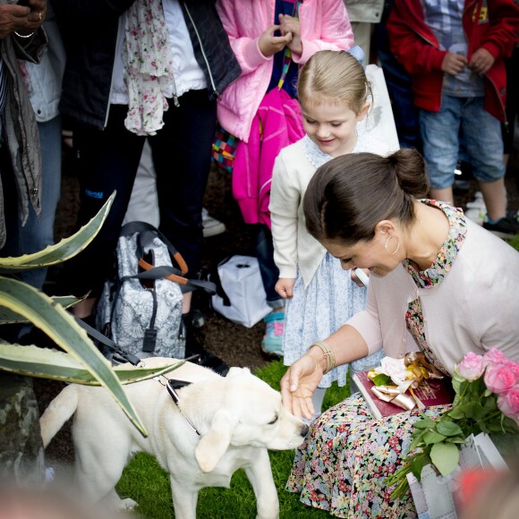 La princesse Victoria de Suède a célébré le 14 juillet 2015 son 38e anniversaire à la Villa Solliden, en compagnie de ses parents, de son mari le prince Daniel, et de leur fille la princesse Estelle, 3 ans, qui a fait le show, comme à son habitude.