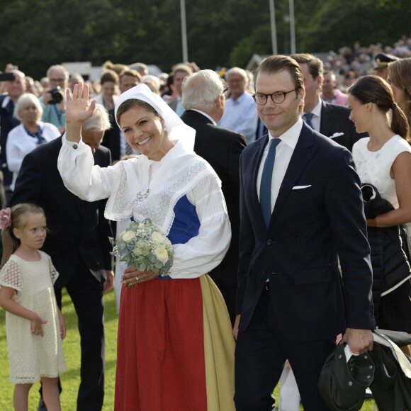 La princesse Victoria de Suède a remis la bourse à son nom à la nageuse Sarah Sjöström lors de la célébration de son 38e anniversaire le 14 juillet 2015 à BOrgholm sur l'île d'Öland.