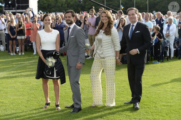 Le prince Carl Philip et la princesse Sofia, la princesse Madeleine et Chris O'Neill posent lors de la célébration des 38 ans de la princesse Victoria de Suède le 14 juillet 2015 à Borgholm, sur l'île d'Öland.