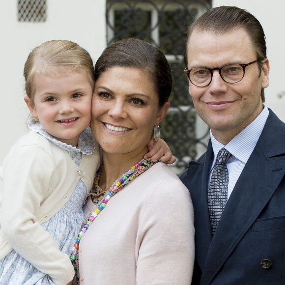 La princesse Victoria de Suède a fêté le 14 juillet 2015 son 38e anniversaire à la Villa Solliden, en compagnie de ses parents, de son mari le prince Daniel, et de leur fille la princesse Estelle, 3 ans, qui a fait le show, comme à son habitude.