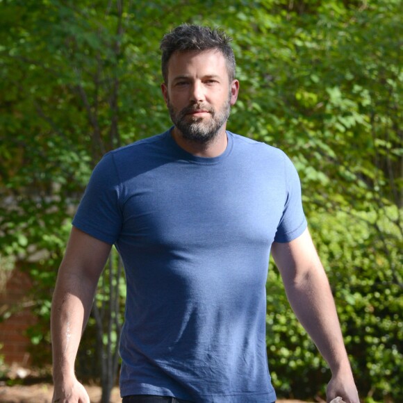 Après une mauvaise passe avec l'annonce de son divorce, Ben Affleck semble plus souriant en passant du temps avec ses enfants Seraphina et Samuel à Atlanta, le 10 juillet 2015.