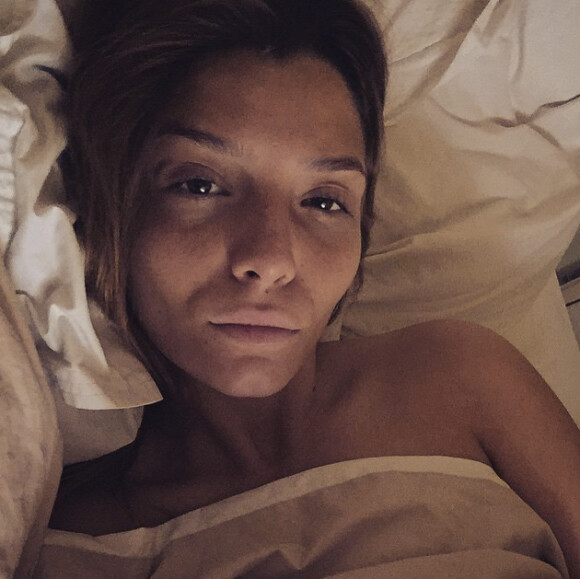 Clara Bermudes (Secret Story 7) : selfie au lit