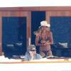 Elle Macpherson en vacances dans la baie de Monaco avec son mari Jeffrey Soffer et ses fils Arpad et Aurelius Busson. Le 16 juillet 2015.