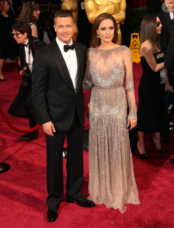 Brad Pitt, Angelina Jolie (habillée en Elie Saab) - 86e cérémonie des Oscars à Hollywood, le 2 mars 2014.