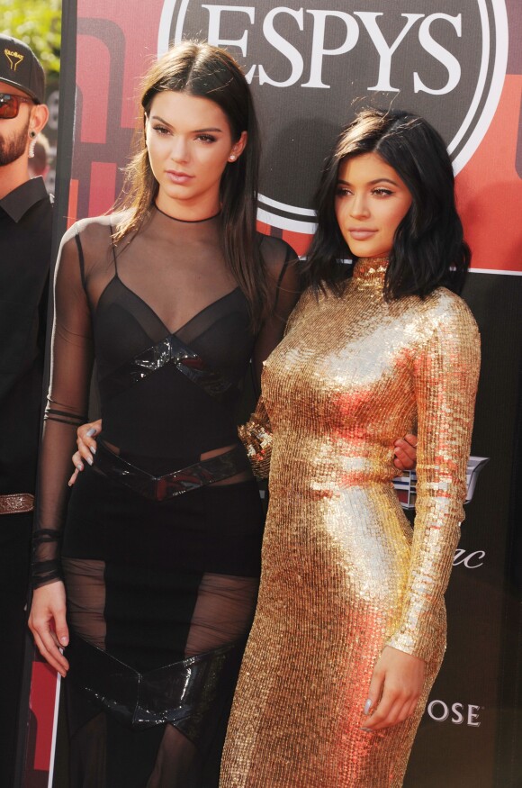 Kendall Jenner et sa soeur Kylie Jenner - People à la soirée "The 2015 EPSYS" à Los Angeles. Le 15 juillet 2015