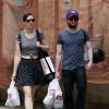 Daniel Radcliffe et sa compagne Erin Darke sont allés acheter des tapis de yoga et d'autres articles dans un magasin de sport Modell Sports à New York, le 2 juillet 2015.