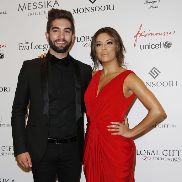 Kendji Girac et Eva Longoria (bijoux Messika, robe Monsoori) - Photocall au Dîner du Global Gift Gala au profit de L'Unicef France Frimousses de Créateurs, au Four Seasons Hôtel George V à Paris, le 25 mai 2015.