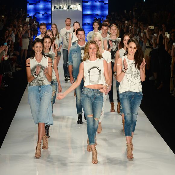 Gisele Bündchen a fait ses adieux aux défilé en  avril 2015