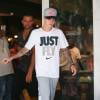 Justin Bieber fait du shopping dans une boutique Nike à Beverly Hills le 26 juin 2015.