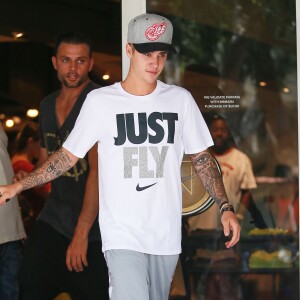 Justin Bieber fait du shopping dans une boutique Nike à Beverly Hills le 26 juin 2015.