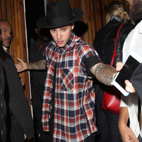 Justin Bieber quitte le club Nice Guy à Los Angeles le 25 juin 2015.