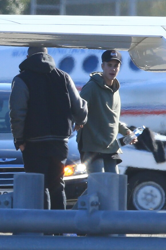 Justin Bieber part pour Sydney à bord d'un jet privé, le 3 juillet 2015