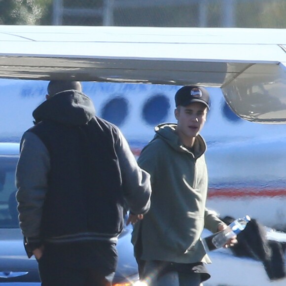 Justin Bieber part pour Sydney à bord d'un jet privé, le 3 juillet 2015
