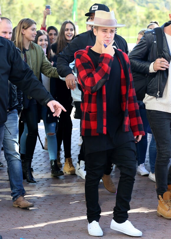 Justin Bieber et Hailey Baldwin se promènent à Homebush et se rendent à Hillsong Conference à Sydney, le 3 juillet 2015