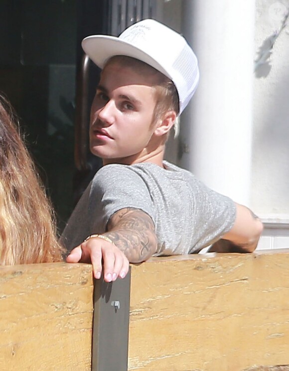 Exclusif - Justin Bieber est allé déjeuner avec des amis à Los Angeles, le 21 july 2015