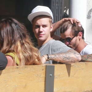 Exclusif - Justin Bieber est allé déjeuner avec des amis à Los Angeles, le 21 july 2015