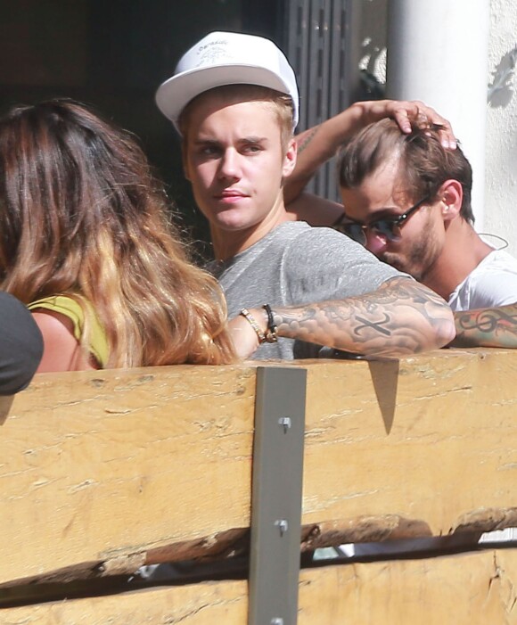 Exclusif - Justin Bieber est allé déjeuner avec des amis à Los Angeles, le 21 july 2015