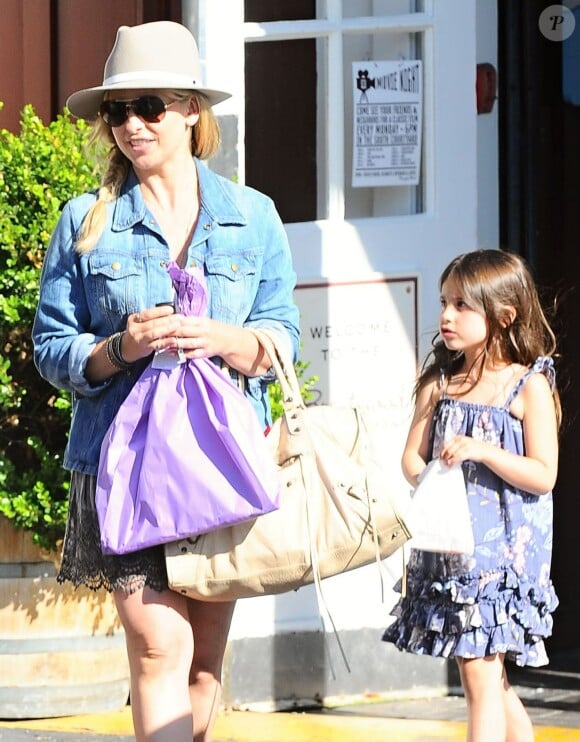 Exclusif - Sarah Michelle Gellar va déjeuner avec sa fille Charlotte à Brentwood, le 18 juin 2015.