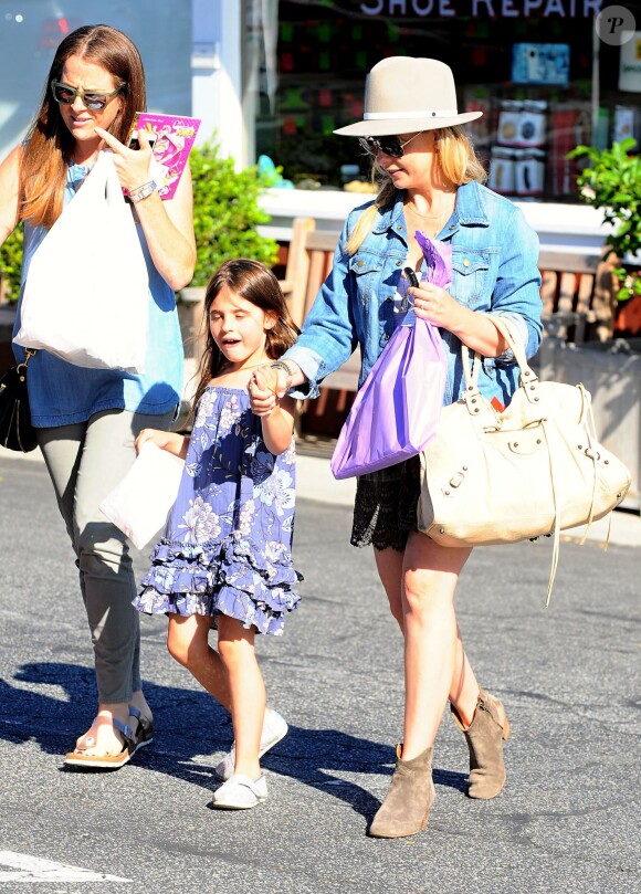 Exclusif - Sarah Michelle Gellar va déjeuner avec sa fille Charlotte à Brentwood, le 18 juin 2015.