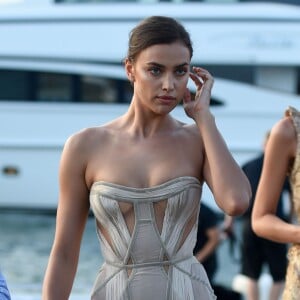 Irina Shayk se rend à la soirée organisée par Leonardo DiCaprio au profit de sa fondation au Domaine Bertaud Belieu à Gassin le 22 juillet 2015.