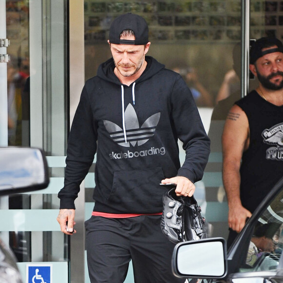 David Beckham à la sortie de son cours de Soul Cycle avec son amie Tana Ramsay et ses filles Megan et Matilda Ramsay à Brentwood, le 18 juillet 2015 