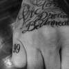 David Beckham s'est offert un nouveau tatouage, 99, qui symbolise l'année de son mariage avec Victoria et celle où il a remporté plusieurs victoires avec la Manchester United / juillet 2015