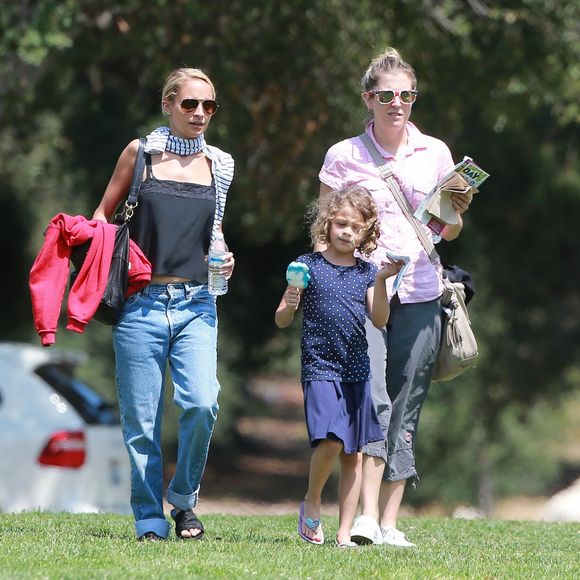 Nicole Richie emmène ses enfants Sparrow et Harlow passer la journée au "Kidspace Children's Museum" à Pasadena, le 22 juillet 2015 