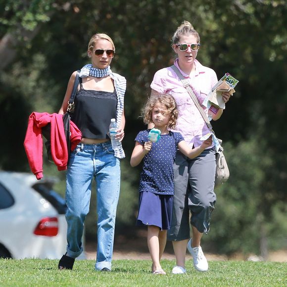 Nicole Richie emmène ses enfants Sparrow et Harlow passer la journée au "Kidspace Children's Museum" à Pasadena, le 22 juillet 2015 