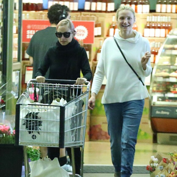 Nicole Richie et sa belle soeur Cameron Diaz font des courses ensemble dans un supermarché Le 09 Mai 2015