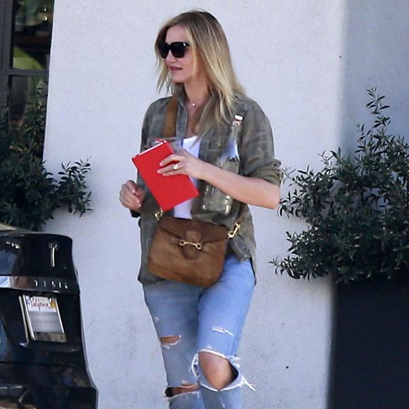 Exclusif - Cameron Diaz à la sortie d'un salon de coiffure à Beverly Hills, le 23 mars 2015 