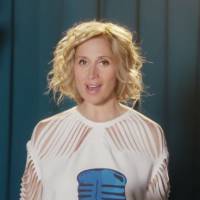 Lara Fabian : L'étonnant clip de ''Quand je ne chante pas'', léger et coloré