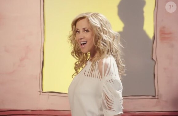 La chanteuse Lara Fabian dans le clip surprenant de son nouveau single Quand je ne chante pas