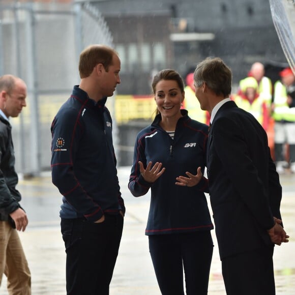 Le prince William et la duchesse de Cambridge, Kate Middleton, assistent à l'America's Cup World Series (ACWS) de Portsmouth, le 26 juillet 2015.