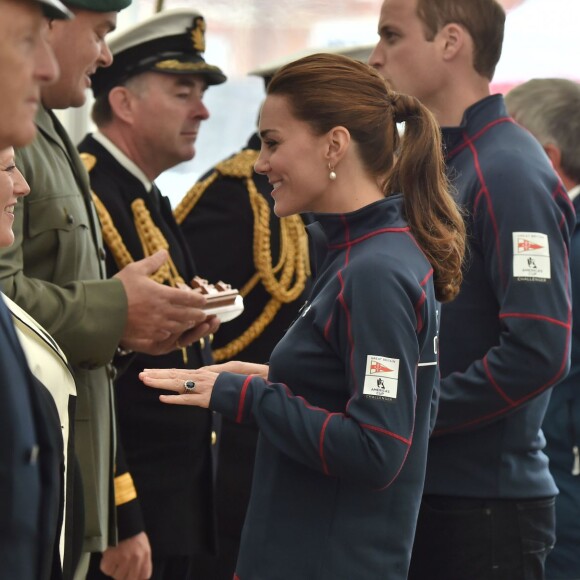 Le prince William et la duchesse de Cambridge, Kate Middleton, assistent à l'America's Cup World Series (ACWS) de Portsmouth, le 26 juillet 2015.