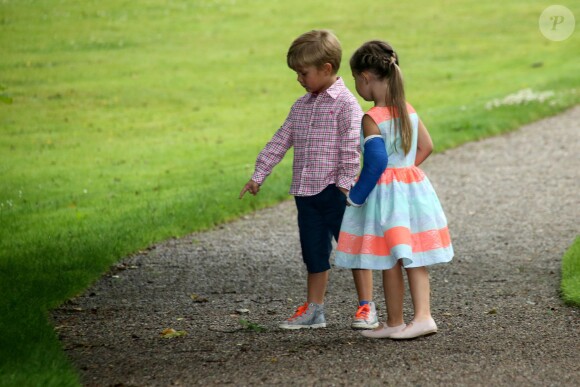 Le prince Vincent et la princesse Josephine. La famille royale de Danemark a pris la pose le 25 juillet 2015 dans le parc du château de Grastenpour la traditionnelle séance photo des vacances d'été.
