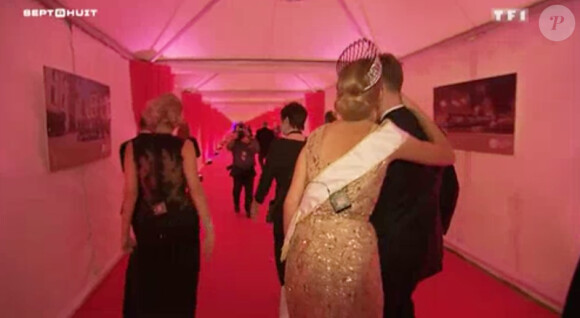 Camille Cerf lors du dîner de gala de Miss France 2015, le soir de l'élection, le 6 décembre dernier. Elle retrouve l'espace de quelques secondes son chéri Maxime. Images diffusées dans le magazine "Sept à huit" sur TF1. Le 14 décembre 2014.