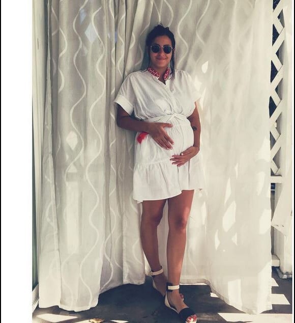 Alanna Masterson pose enceinte sur Instagram, le 27 juillet 2015