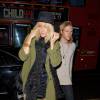 Ellie Goulding et son compagnon Dougie Poynter arrivent au restaurant Wolseley dans le quartier de Mayfair à Londres. Le 3 avril 2015.