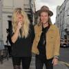 Ellie Goulding et son compagnon Dougie Poynter font du shopping en amoureux à Londres, le 26 septembre 2014.