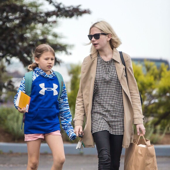 Exclusif- L'actrice Michelle Williams et sa fille Matilda à Brooklyn le 8 juin 2015.