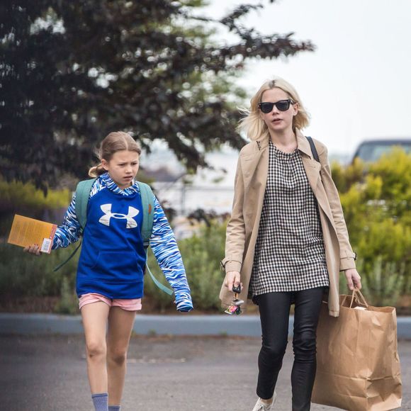 Exclusif- L'actrice Michelle Williams et sa fille Matilda à Brooklyn le 8 juin 2015.