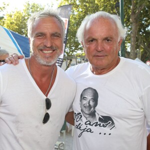 David Ginola, Christian Bîmes - Soirée hommage à Eddie Barclay pour les 10 ans de sa disparition, une fiesta blanche avec apéro géant, concours de boules, concerts, sur la place des Lices à Saint-Tropez, le 29 juillet 2015.