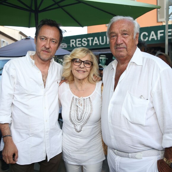 Nicoletta et son mari Jean-Christophe Molinier, Marcel Campion - Soirée hommage à Eddie Barclay pour les 10 ans de sa disparition, une fiesta blanche avec apéro géant, concours de boules, concerts, sur la place des Lices à Saint-Tropez, le 29 juillet 2015.