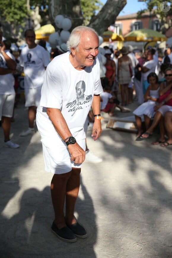 Christian Bîmes - Soirée hommage à Eddie Barclay pour les 10 ans de sa disparition, une fiesta blanche avec apéro géant, concours de boules, concerts, sur la place des Lices à Saint-Tropez, le 29 juillet 2015.