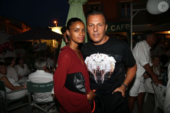 Jean-Roch et sa compagne Anaïs Monory - Soirée hommage à Eddie Barclay pour les 10 ans de sa disparition, une fiesta blanche avec apéro géant, concours de boules, concerts, sur la place des Lices à Saint-Tropez, le 29 juillet 2015.