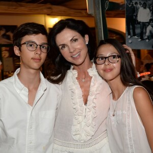 Caroline Barclay et ses enfants Vincent et Clara - Soirée hommage à Eddie Barclay pour les 10 ans de sa disparition, une fiesta blanche avec apéro géant, concours de boules, concerts, sur la place des Lices à Saint-Tropez, le 29 juillet 2015.