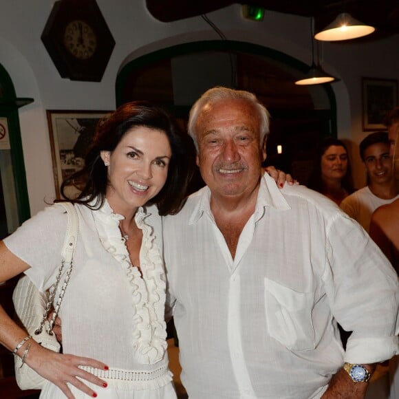 Caroline Barclay et Marcel Campion - Soirée hommage à Eddie Barclay pour les 10 ans de sa disparition, une fiesta blanche avec apéro géant, concours de boules, concerts, sur la place des Lices à Saint-Tropez, le 29 juillet 2015.